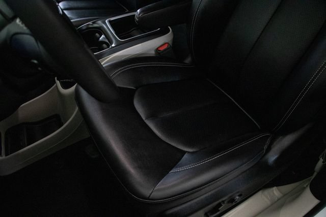 Used 2024 Chrysler Pacifica Touring-L FWD image 28