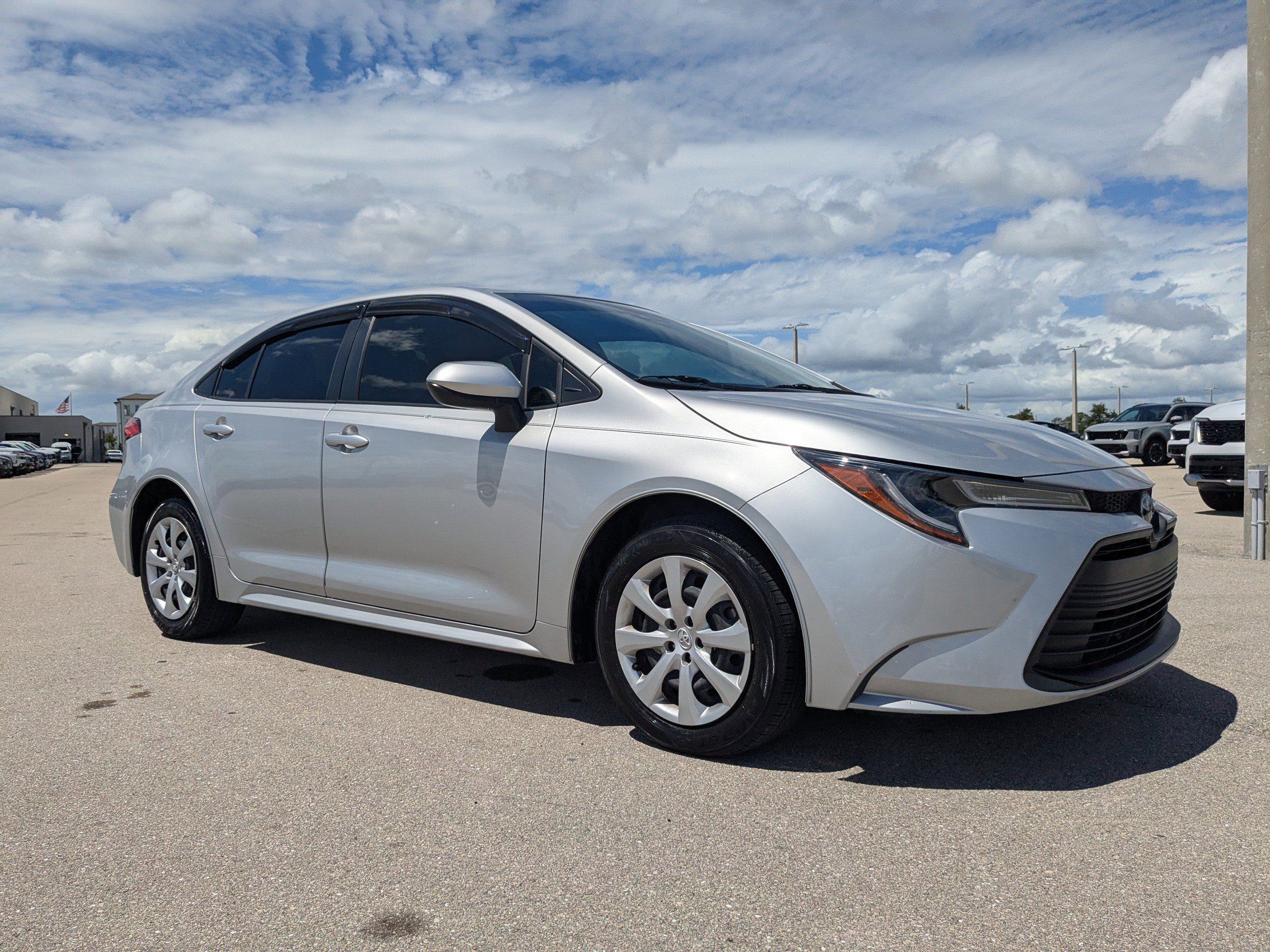 Used 2023 Toyota Corolla LE image 1