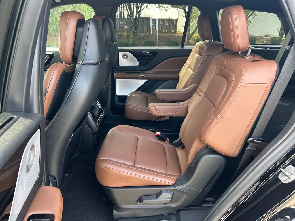 Certified 2023 Lincoln Aviator Reserve w/ Equipment Group 201A image 10