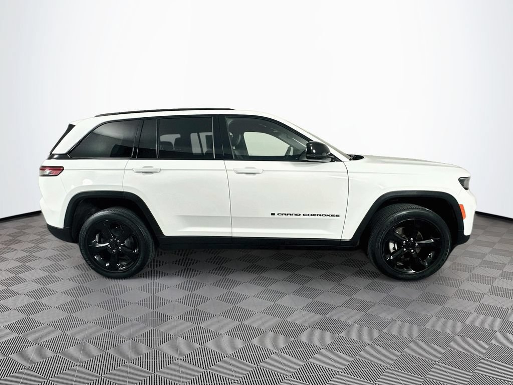 Certified 2023 Jeep Grand Cherokee Altitude AWD/4WD image 14