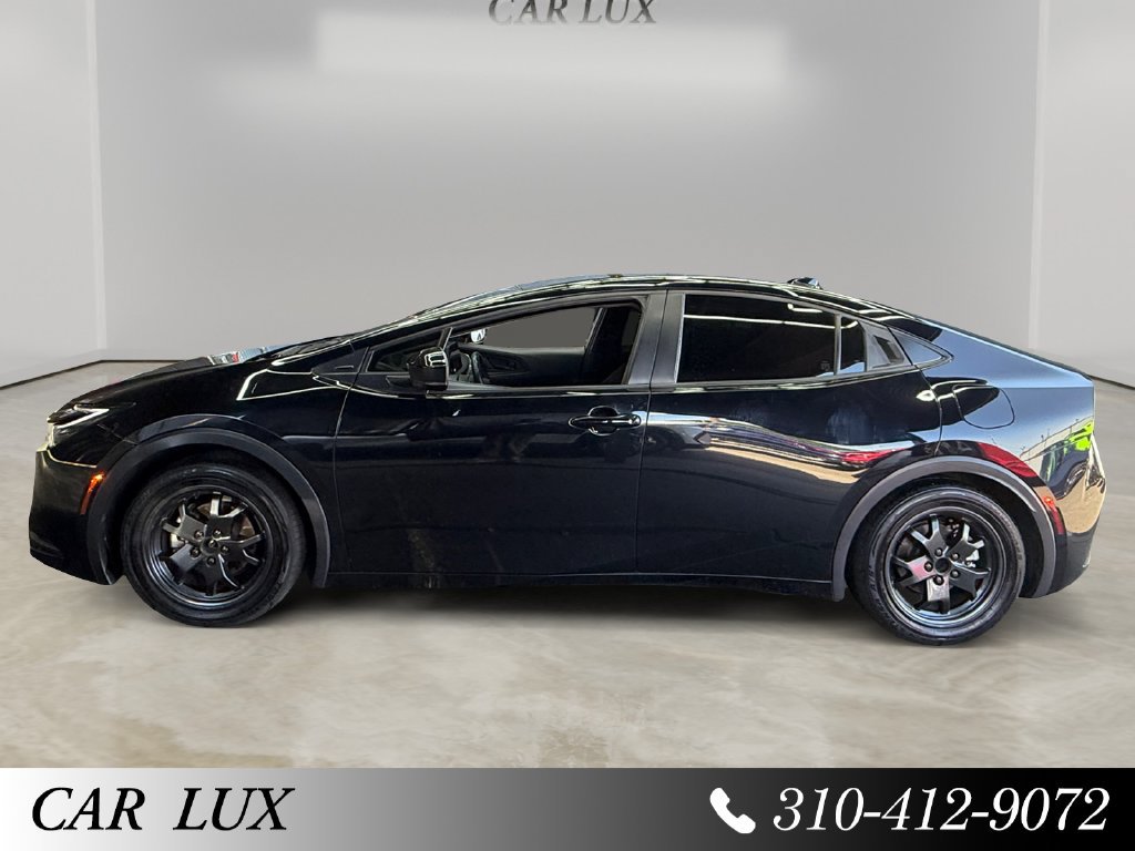 Used 2025 Toyota Prius LE FWD image 2