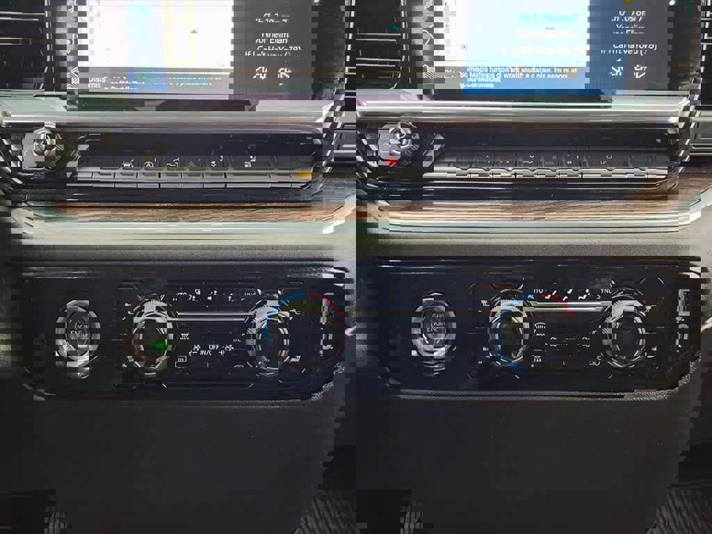 Used 2024 Chevrolet Silverado 1500 LT image 17