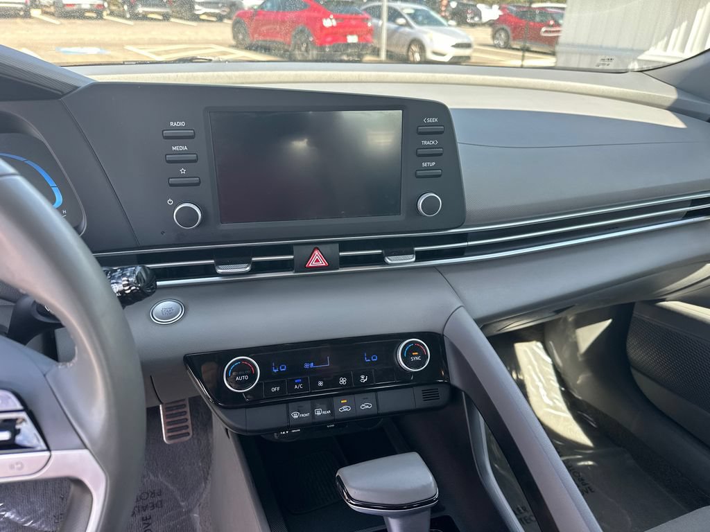 Certified 2025 Hyundai Elantra Sport FWD image 28