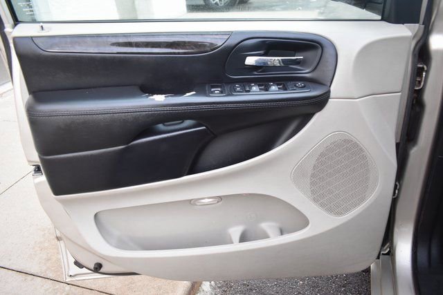 Used 2013 Dodge Grand Caravan SXT w/ Rear Park Assist Pkg image 14