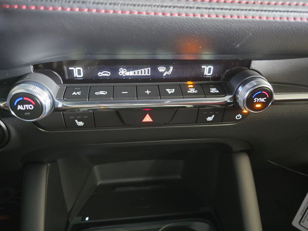 New 2026 MAZDA MAZDA3 Carbon image 31