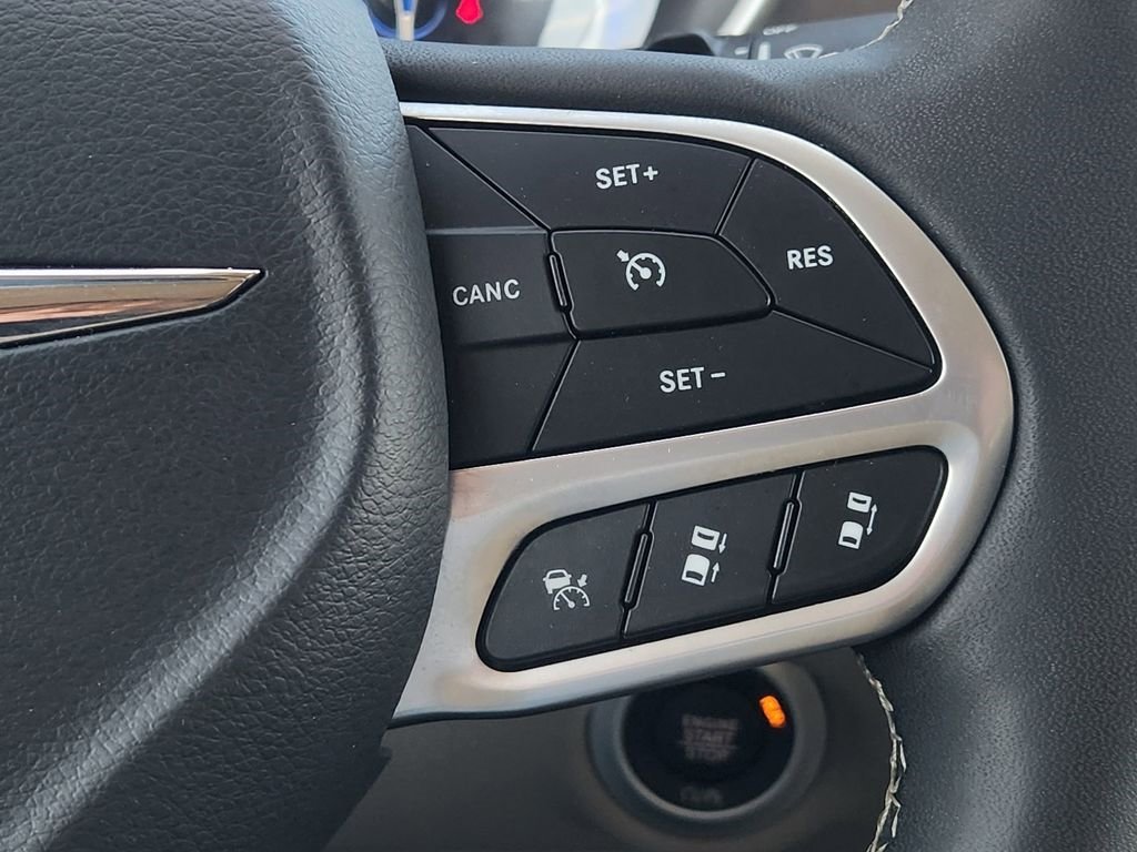 Used 2024 Chrysler Pacifica Touring-L image 29