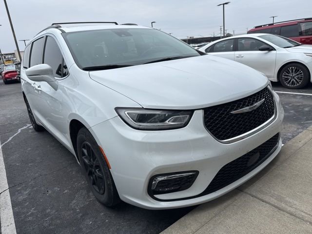 Used 2022 Chrysler Pacifica Touring-L image 3