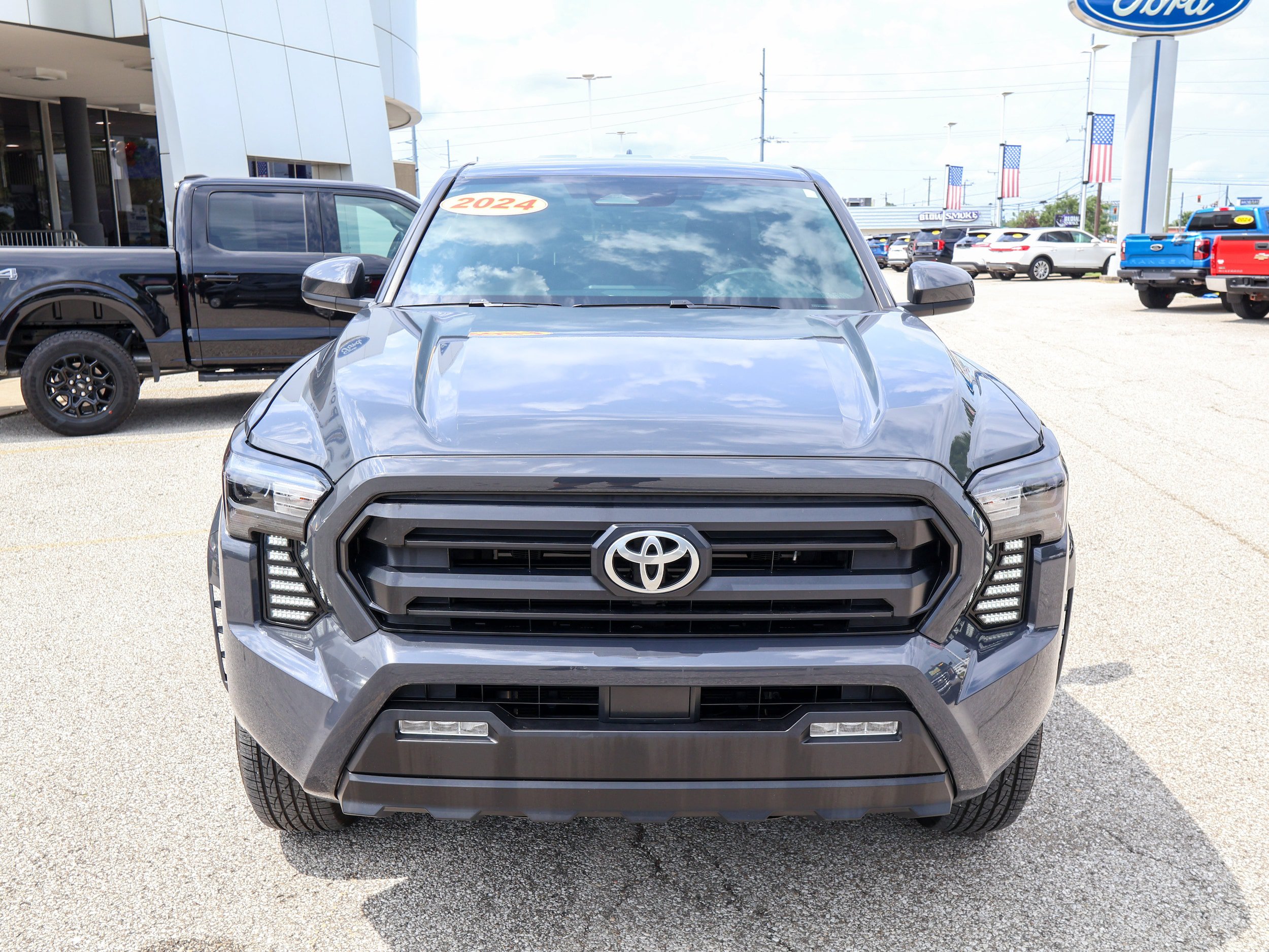 Used 2024 Toyota Tacoma SR5 AWD/4WD image 8