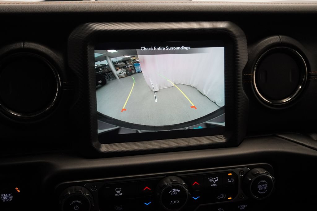 Used 2023 Jeep Wrangler Unlimited Sahara AWD/4WD image 33