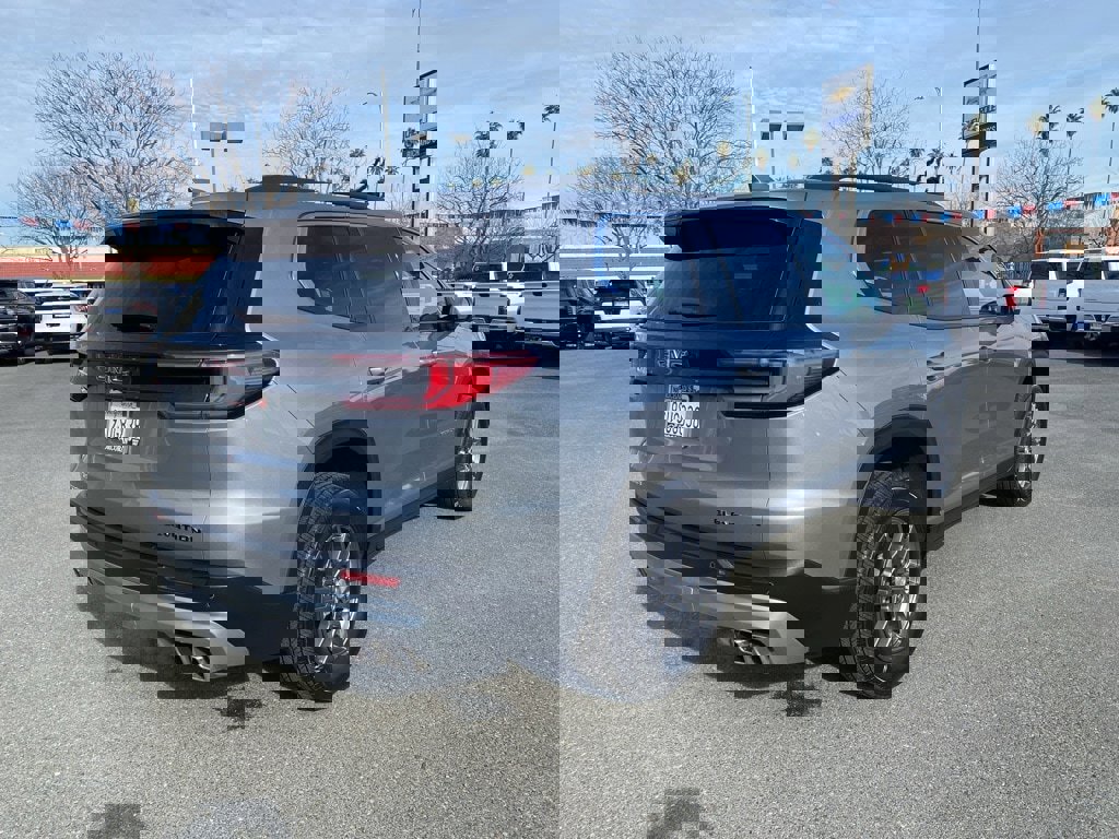 Used 2025 GMC Acadia Elevation image 11