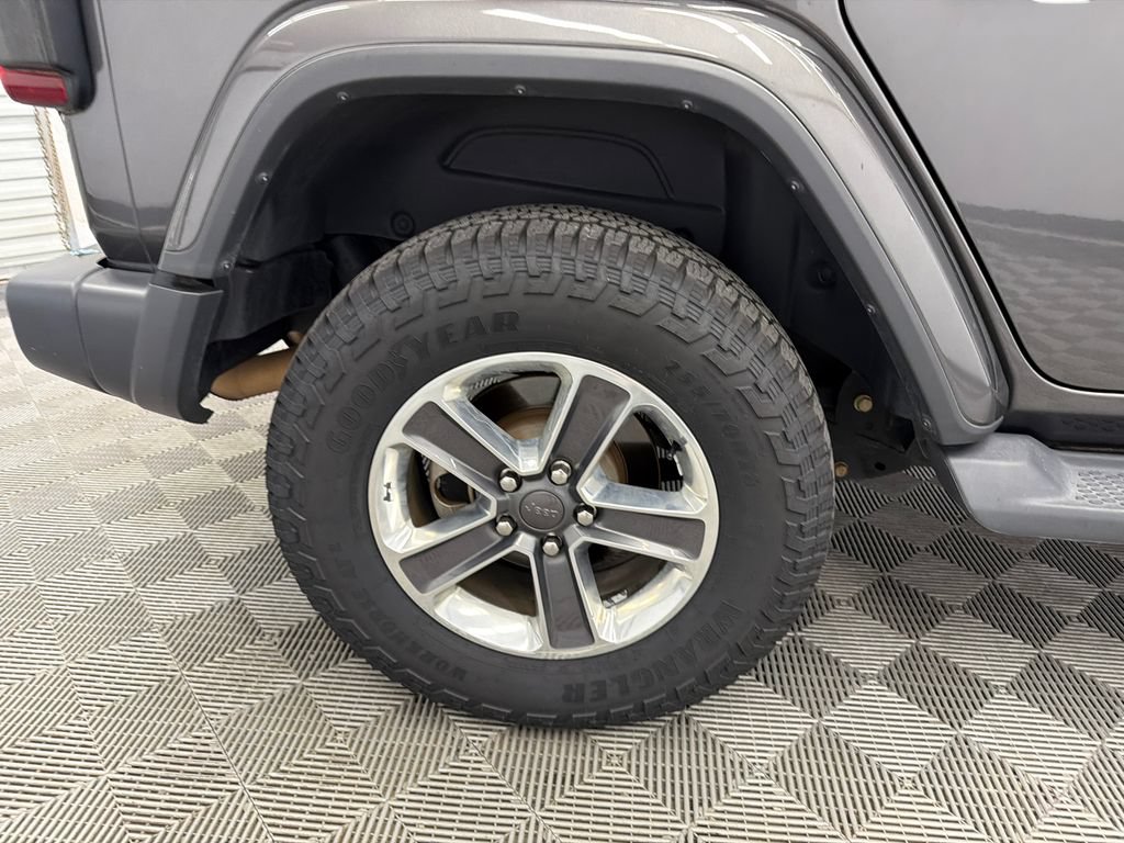 Used 2018 Jeep Wrangler Unlimited Sahara AWD/4WD image 18