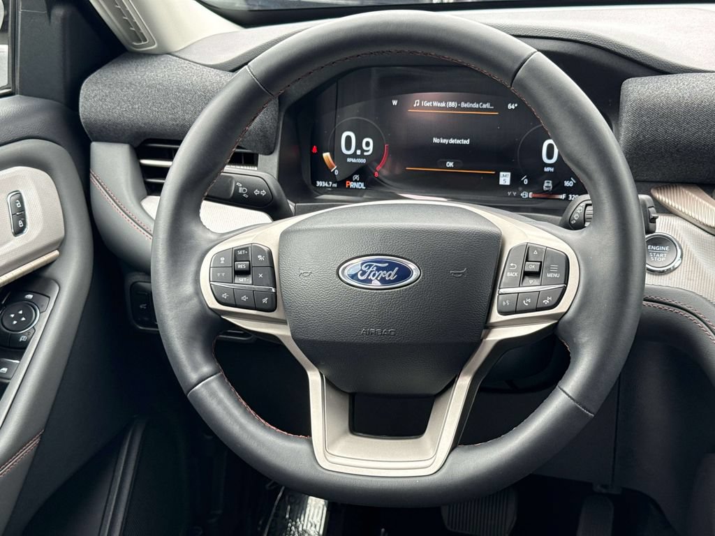 Used 2025 Ford Explorer Active w/ Active Comfort Package RWD image 16