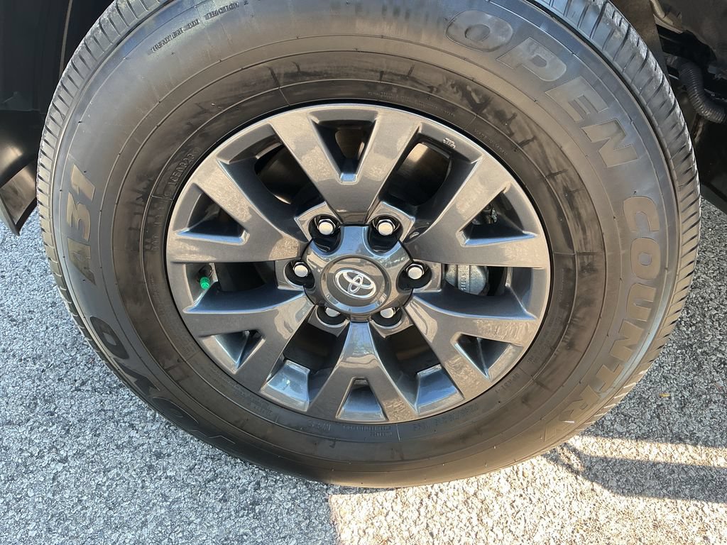 Used 2023 Toyota Tacoma SR5 AWD/4WD image 31