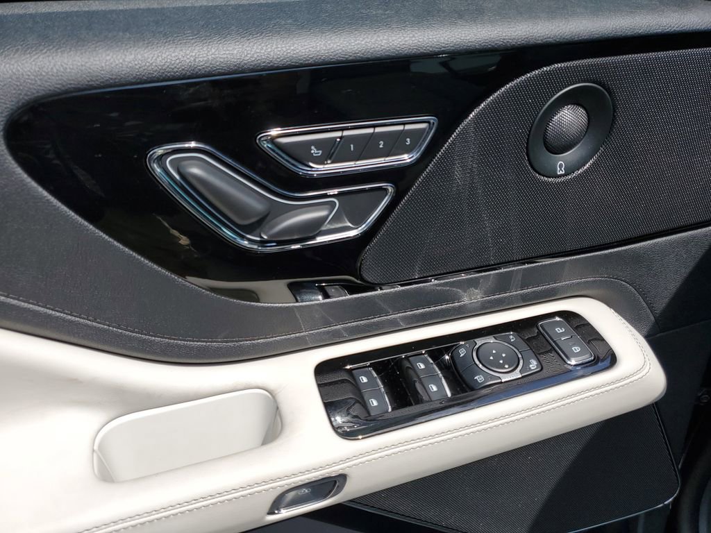 New 2026 Lincoln Aviator Reserve w/ Jet Appearance Package RWD image 18
