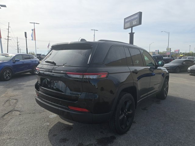 Used 2025 Jeep Grand Cherokee Limited w/ Black Appearance Package image 5