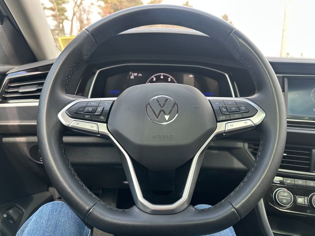 Certified 2024 Volkswagen Jetta SE image 7