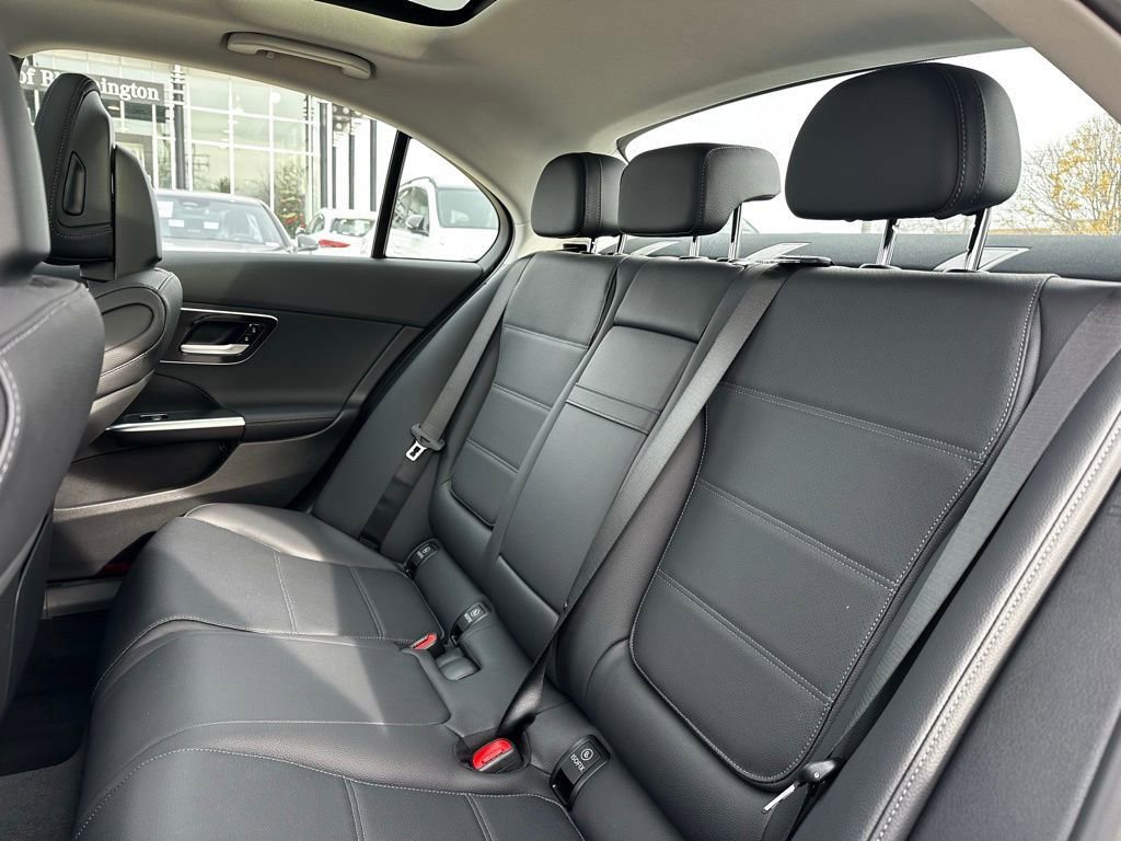 Used 2025 Mercedes-Benz C 300 4MATIC Sedan image 25