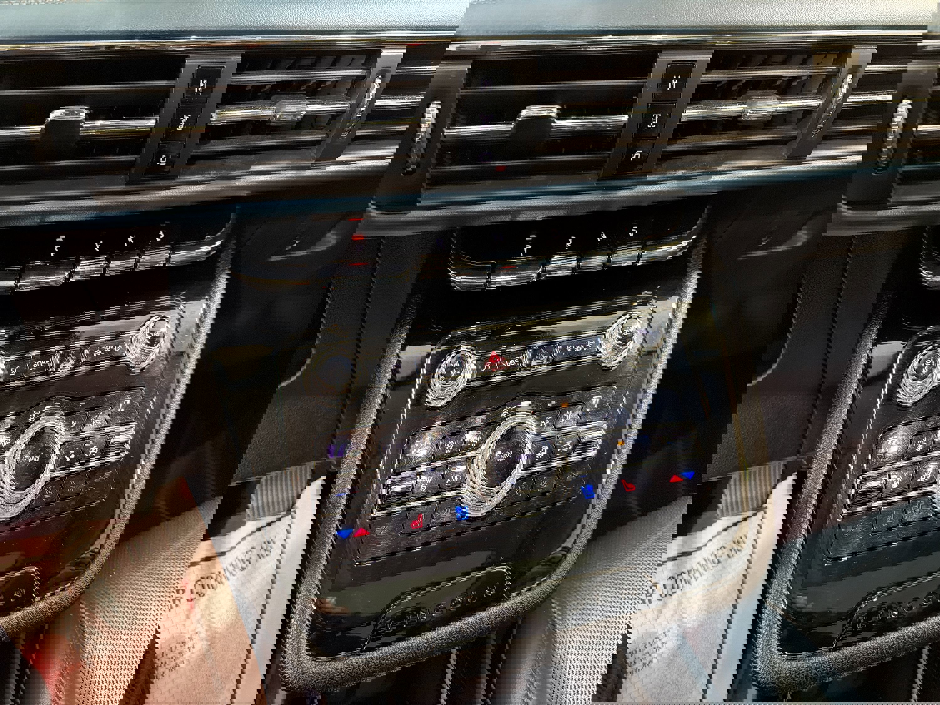 Used 2020 Lincoln Corsair Reserve w/ Equipment Group 201A image 21