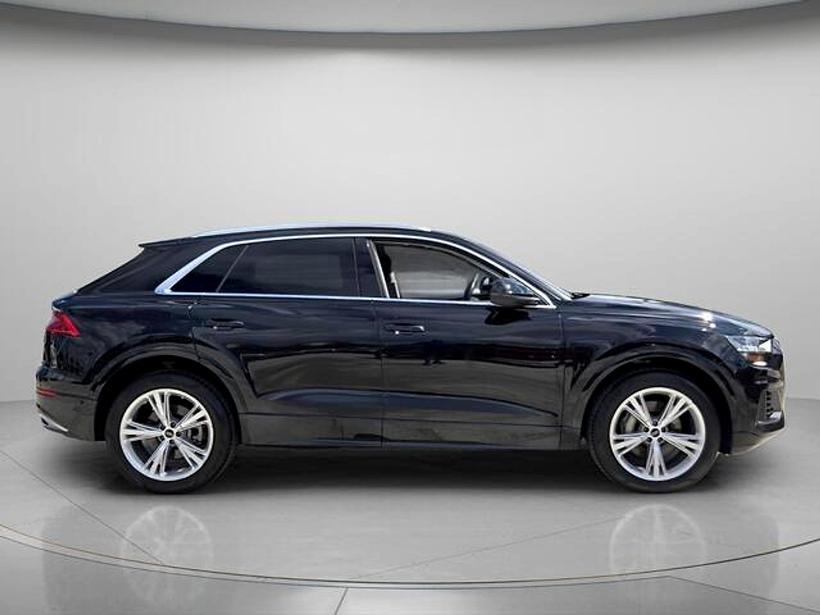 Used 2023 Audi Q8 Premium w/ Convenience Package AWD/4WD image 5