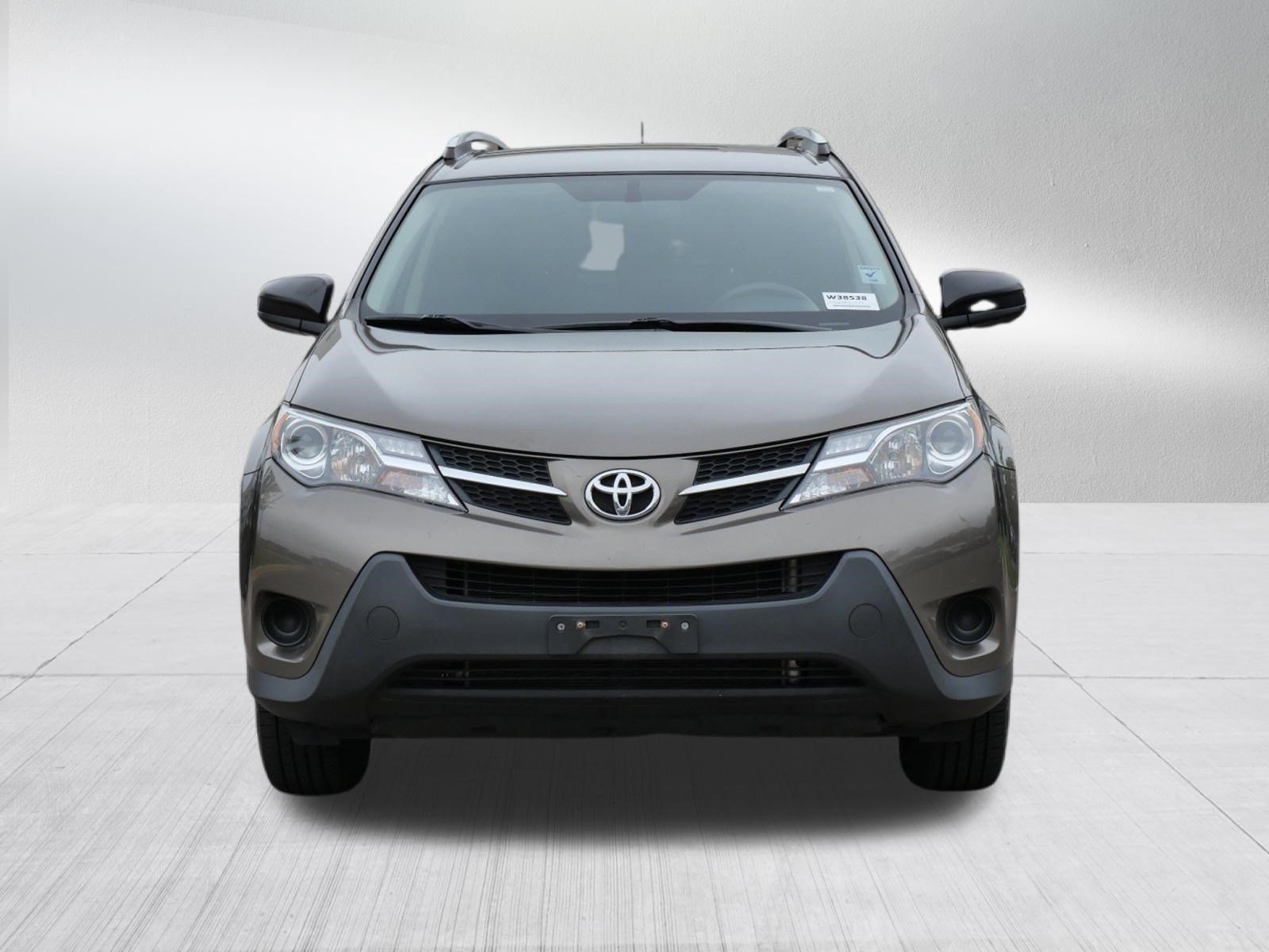 Used 2015 Toyota RAV4 LE AWD/4WD image 2