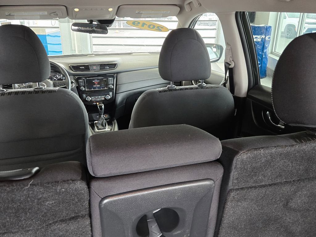 Used 2019 Nissan Rogue SV AWD/4WD image 16