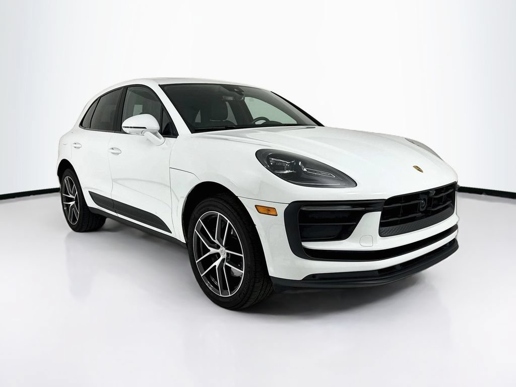 Certified 2025 Porsche Macan AWD/4WD image 9