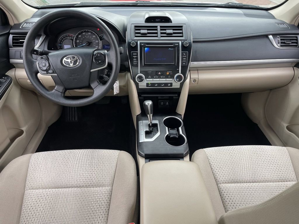 Used 2013 Toyota Camry LE image 15