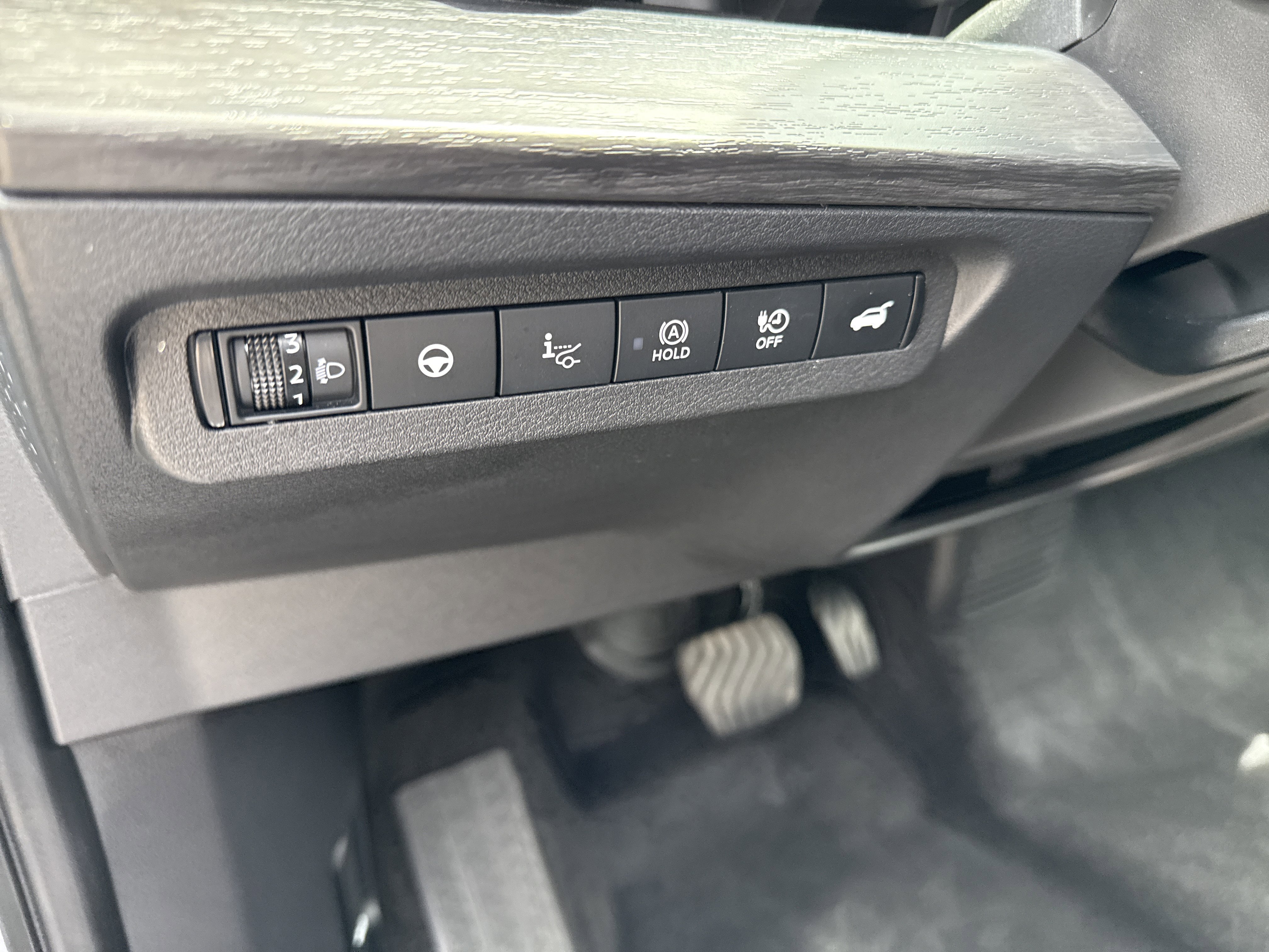 Certified 2025 Nissan Ariya AWD image 22