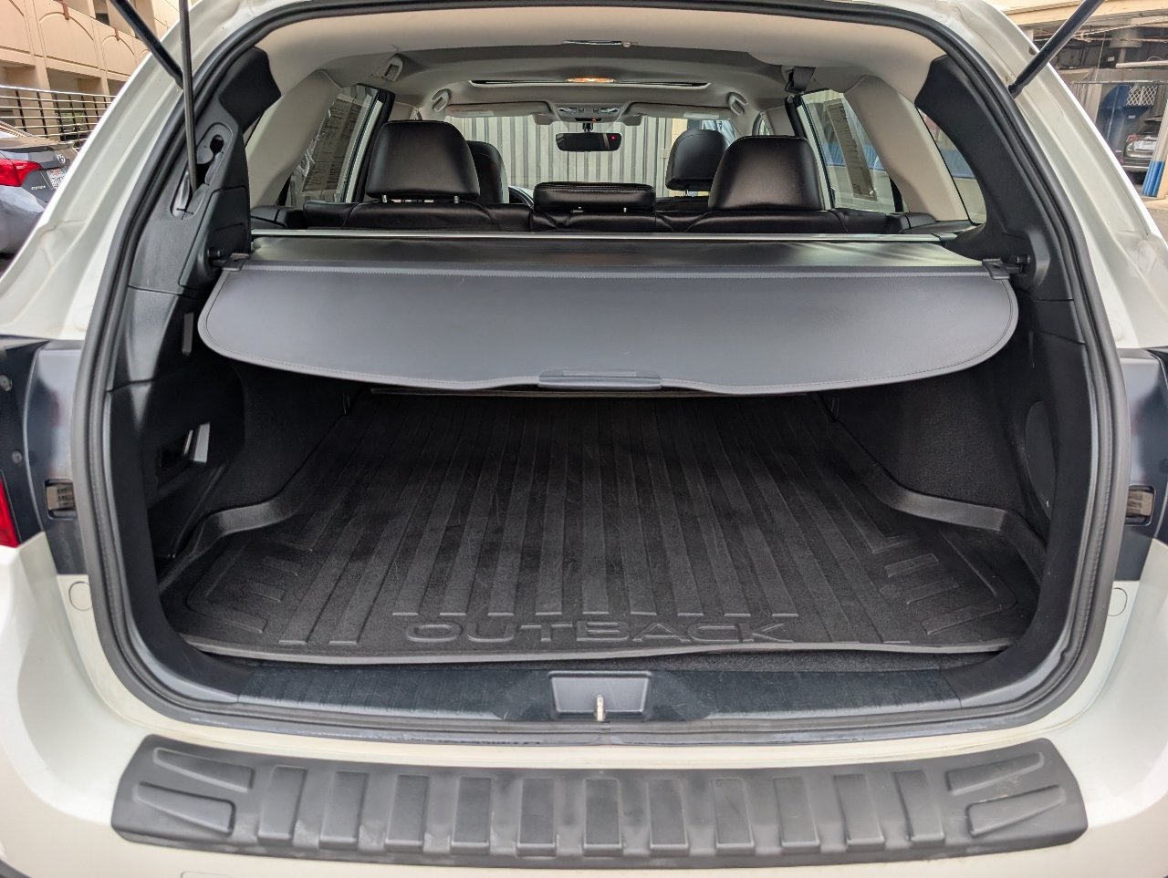 Used 2017 Subaru Outback 2.5i Limited AWD/4WD image 9
