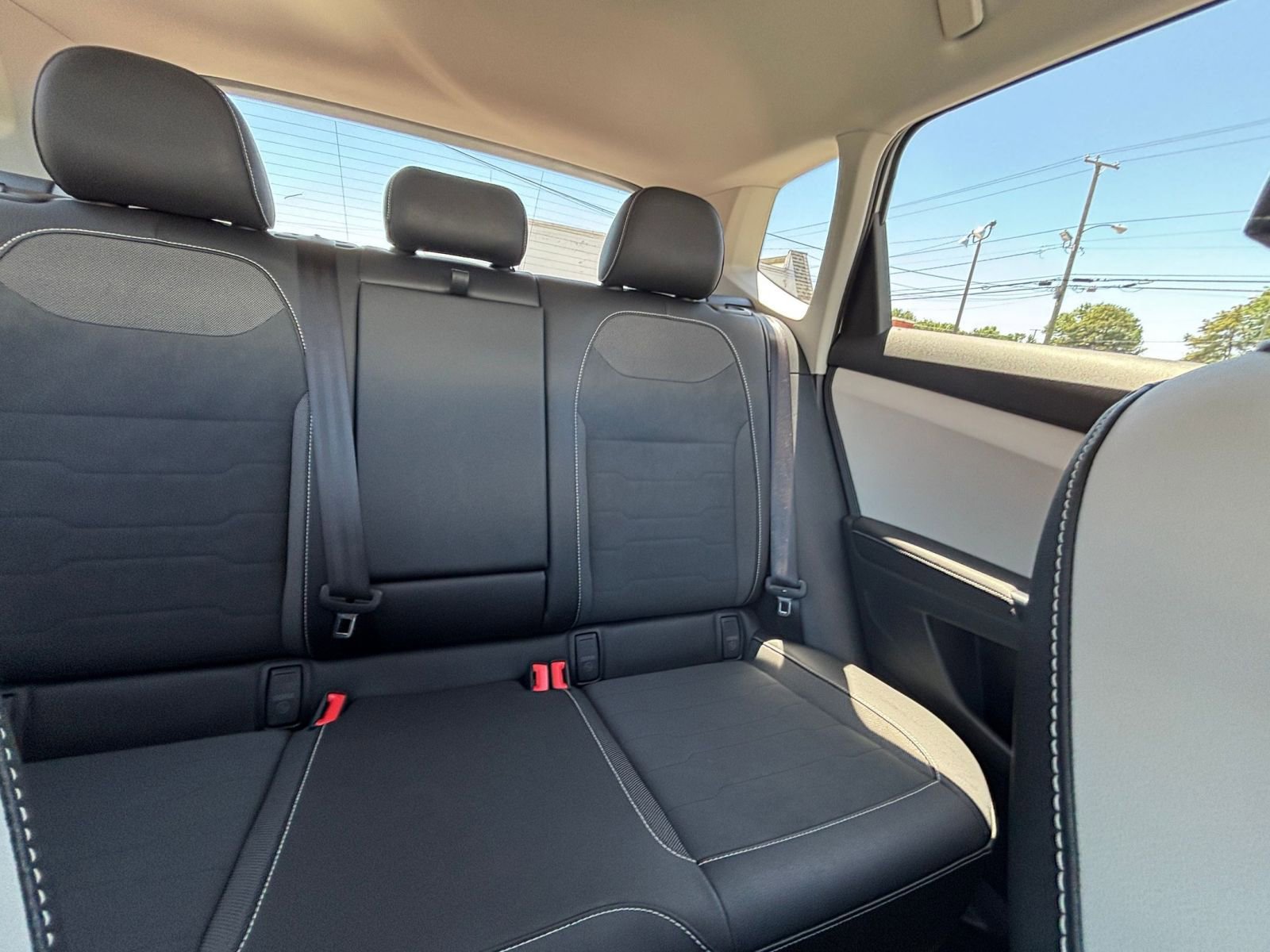 Used 2025 Volkswagen Taos SE FWD image 39