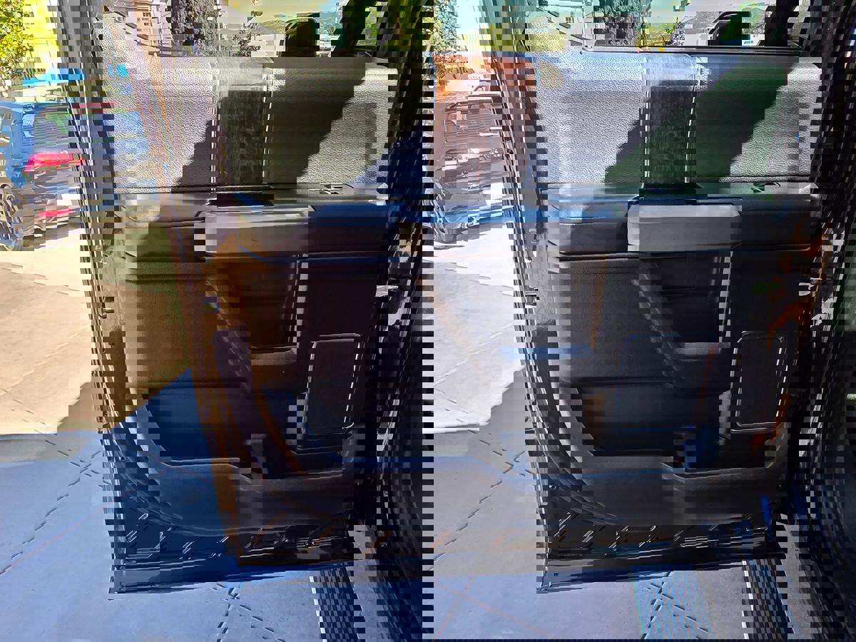 Used 2015 Ford F150 Platinum w/ Equipment Group 701A Luxury image 29