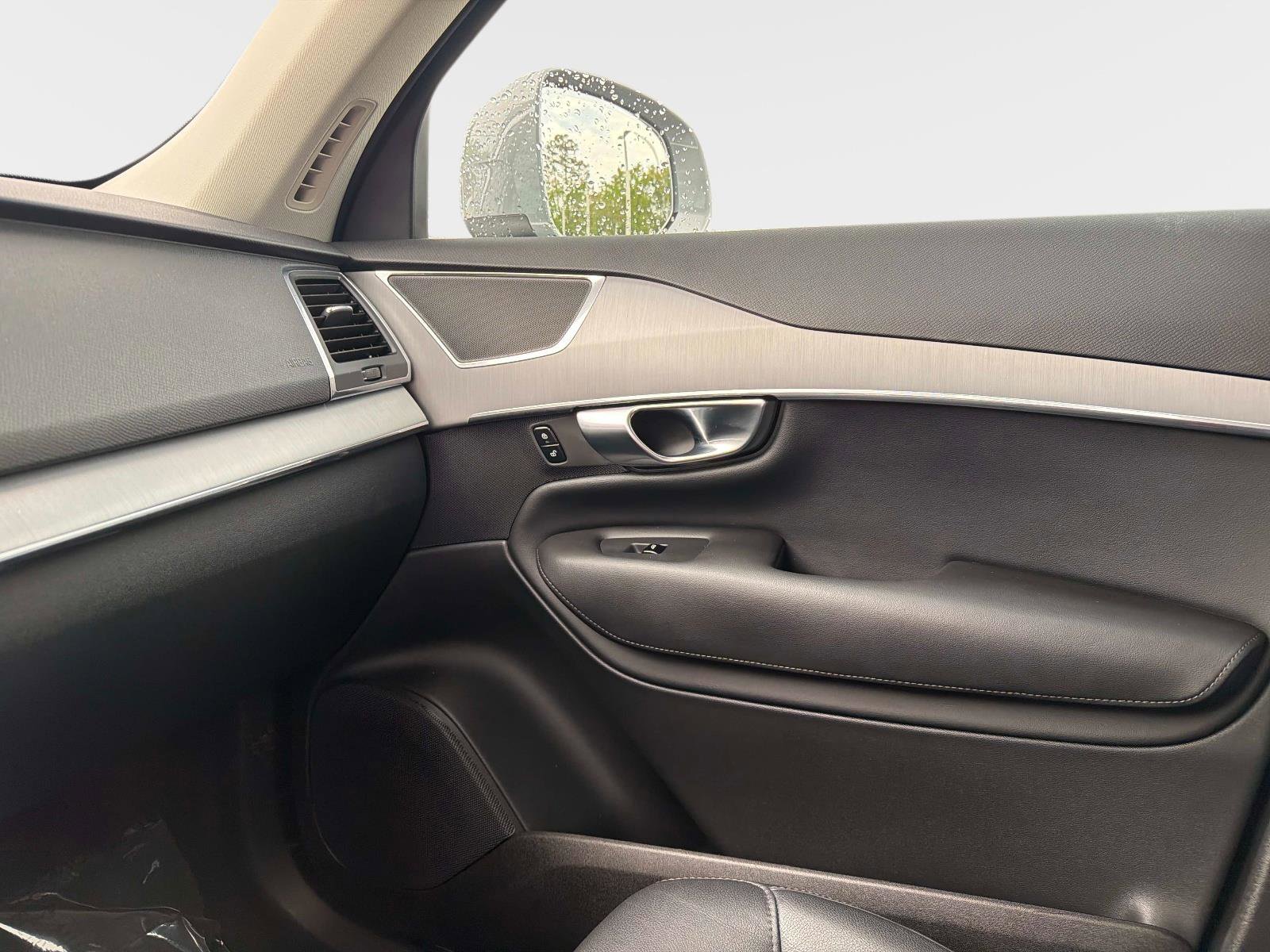 Certified 2025 Volvo XC90 B5 Core image 20