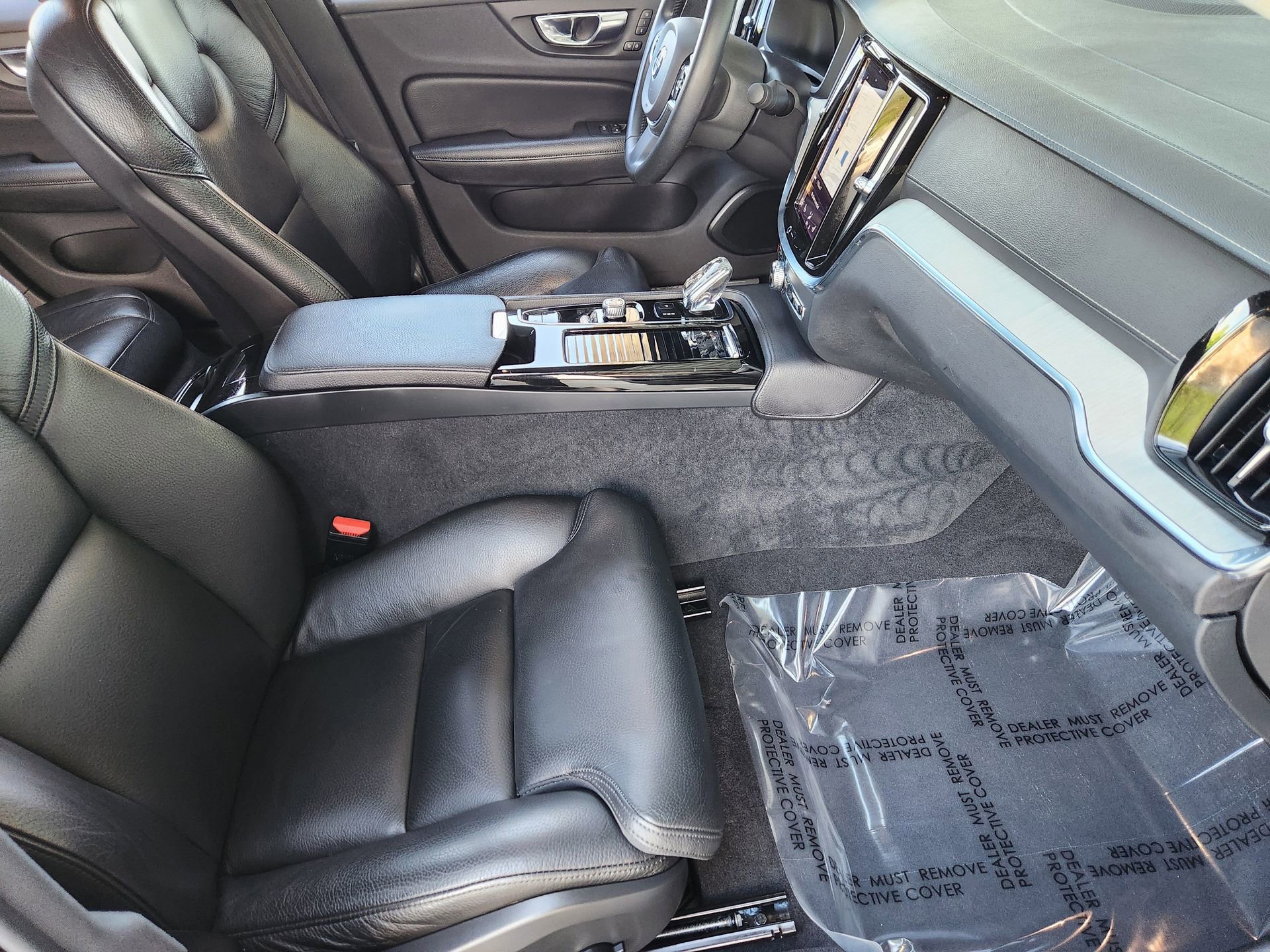 Used 2021 Volvo S60 T8 Inscription image 3