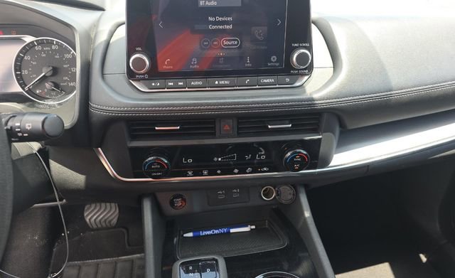 Used 2024 Nissan Rogue SV FWD image 18