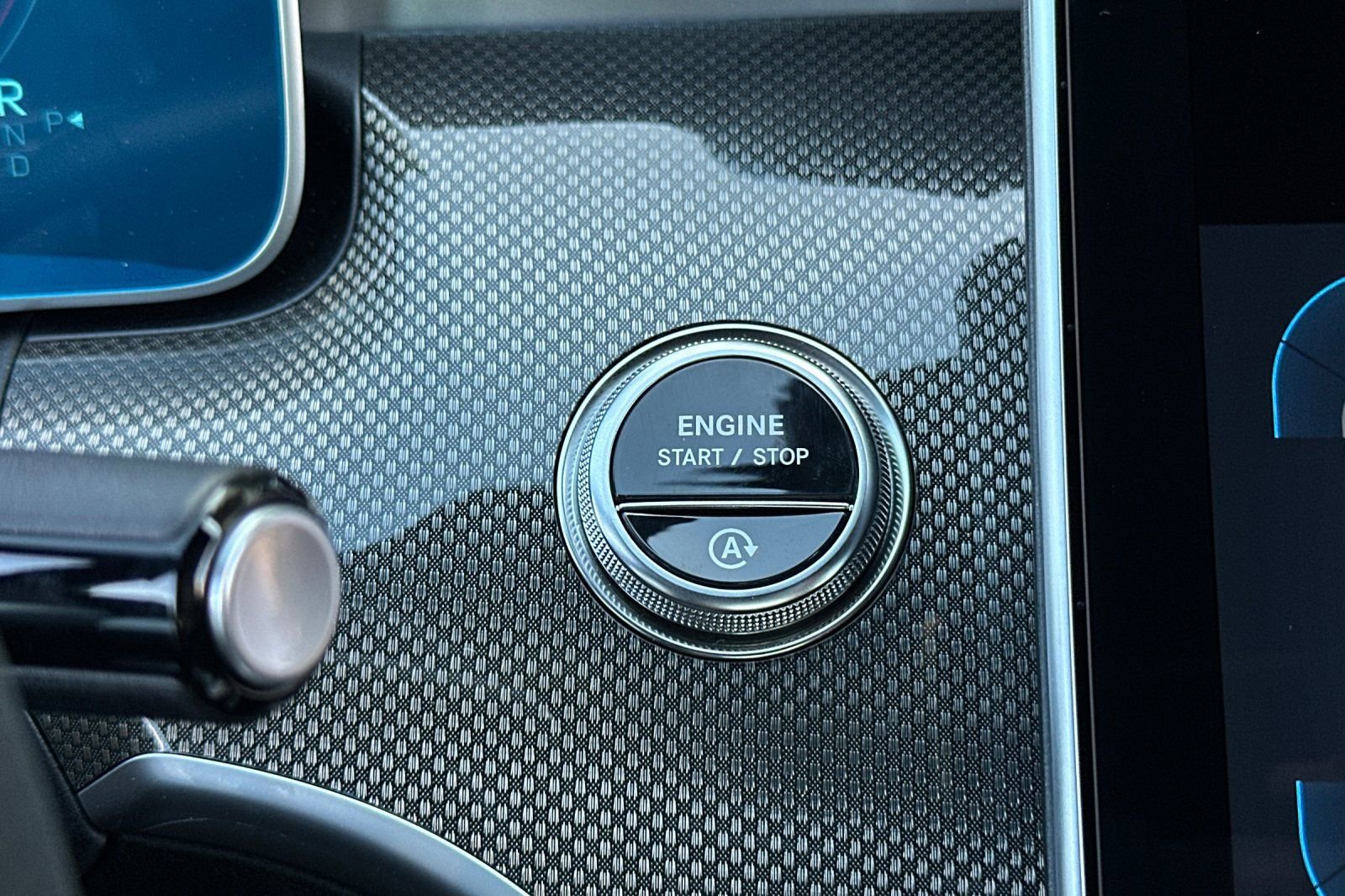 New 2025 Mercedes-Benz C 300 4MATIC Sedan image 19