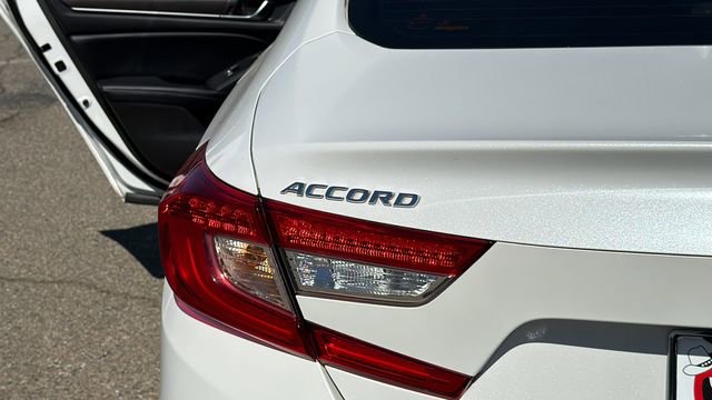 Used 2018 Honda Accord Touring image 12