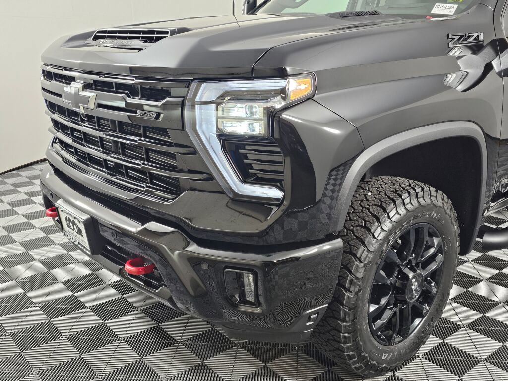 Used 2025 Chevrolet Silverado 3500 LTZ w/ LTZ Plus Package image 9