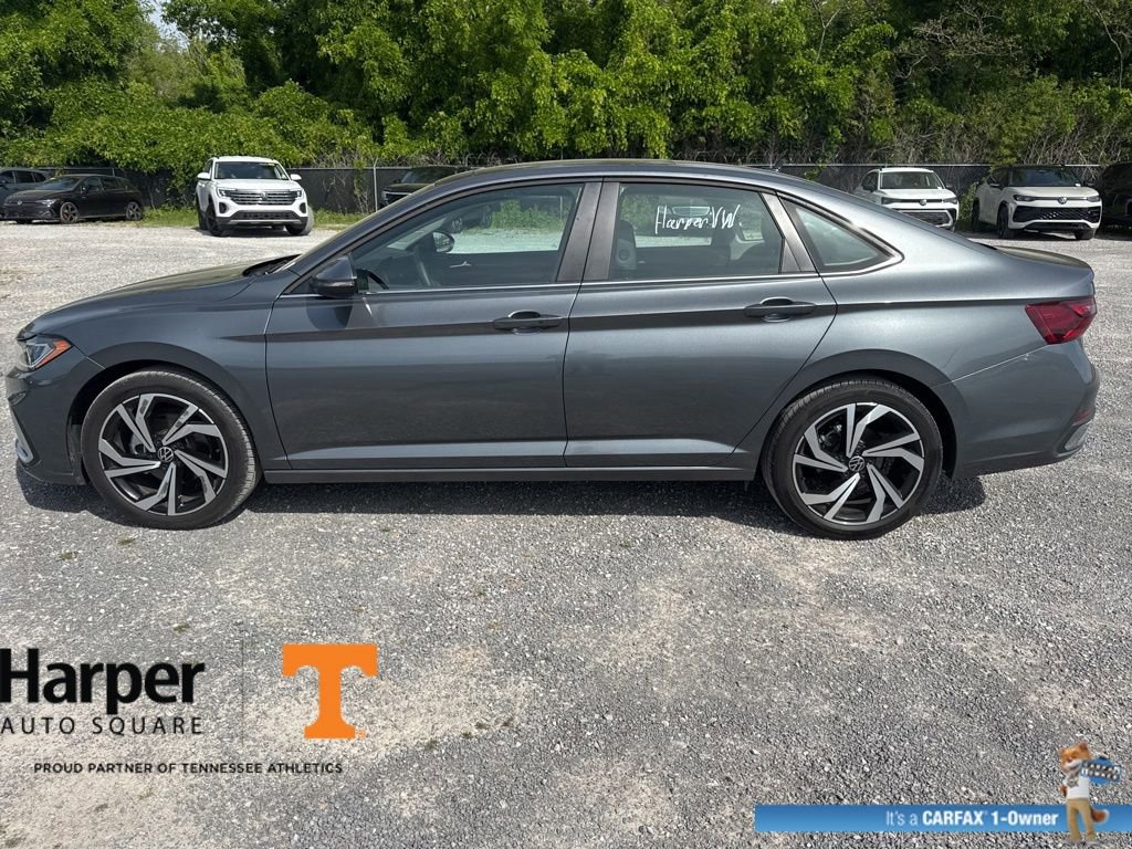 Used 2025 Volkswagen Jetta SEL image 2