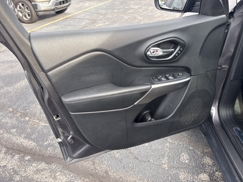 Used 2021 Jeep Cherokee High Altitude AWD/4WD image 30