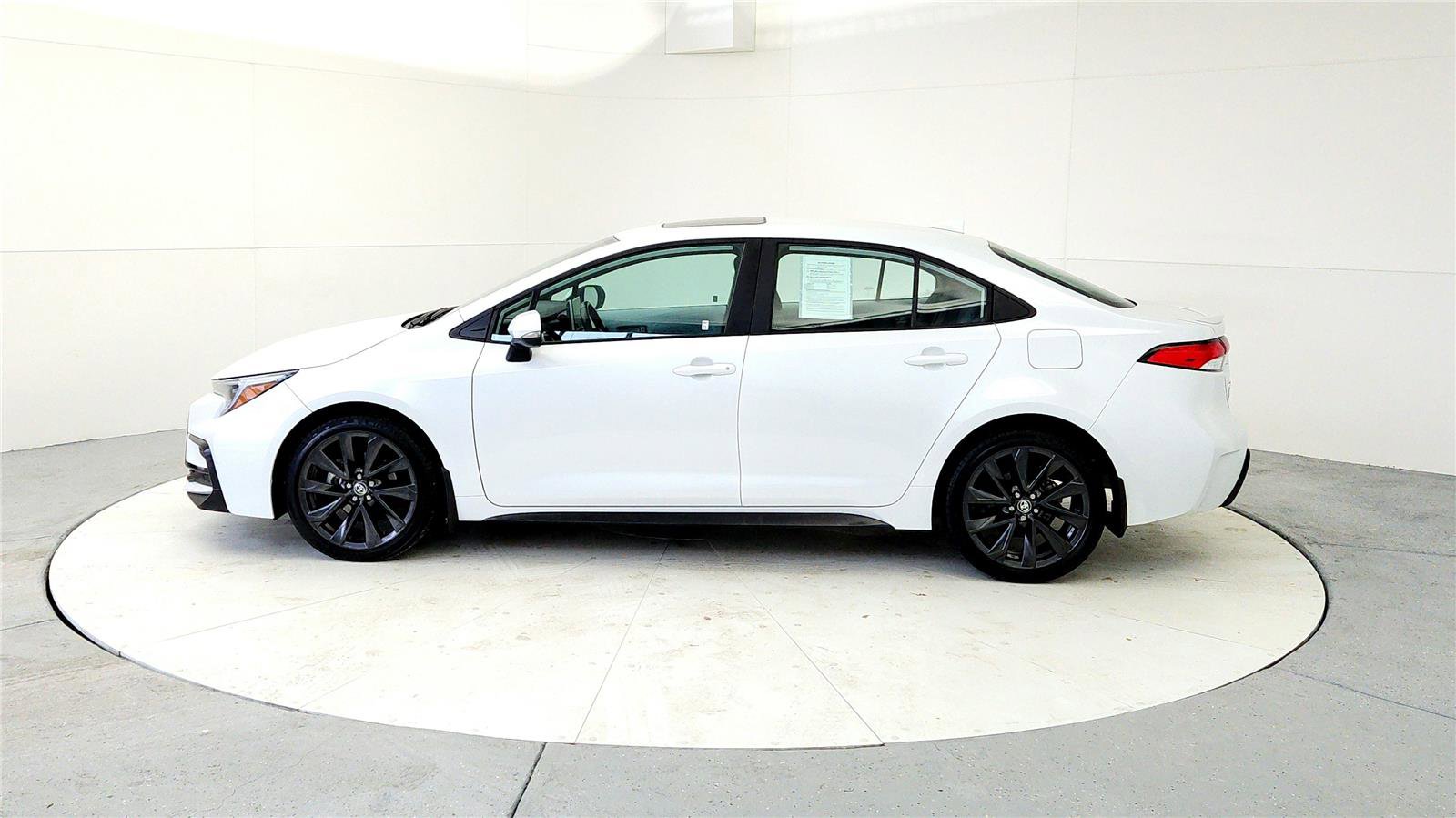 Certified 2023 Toyota Corolla SE w/ SE Premium Package image 3