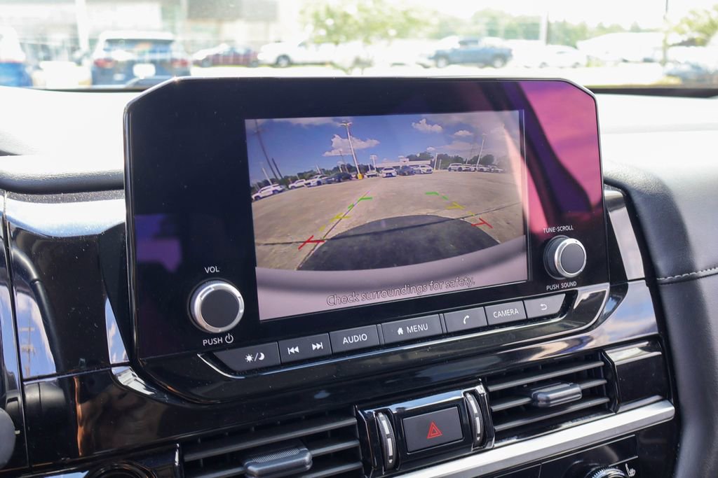 Used 2025 Nissan Pathfinder SV FWD image 4