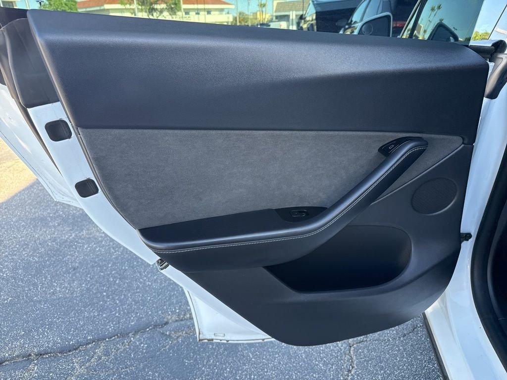 Used 2020 Tesla Model Y Long Range image 28