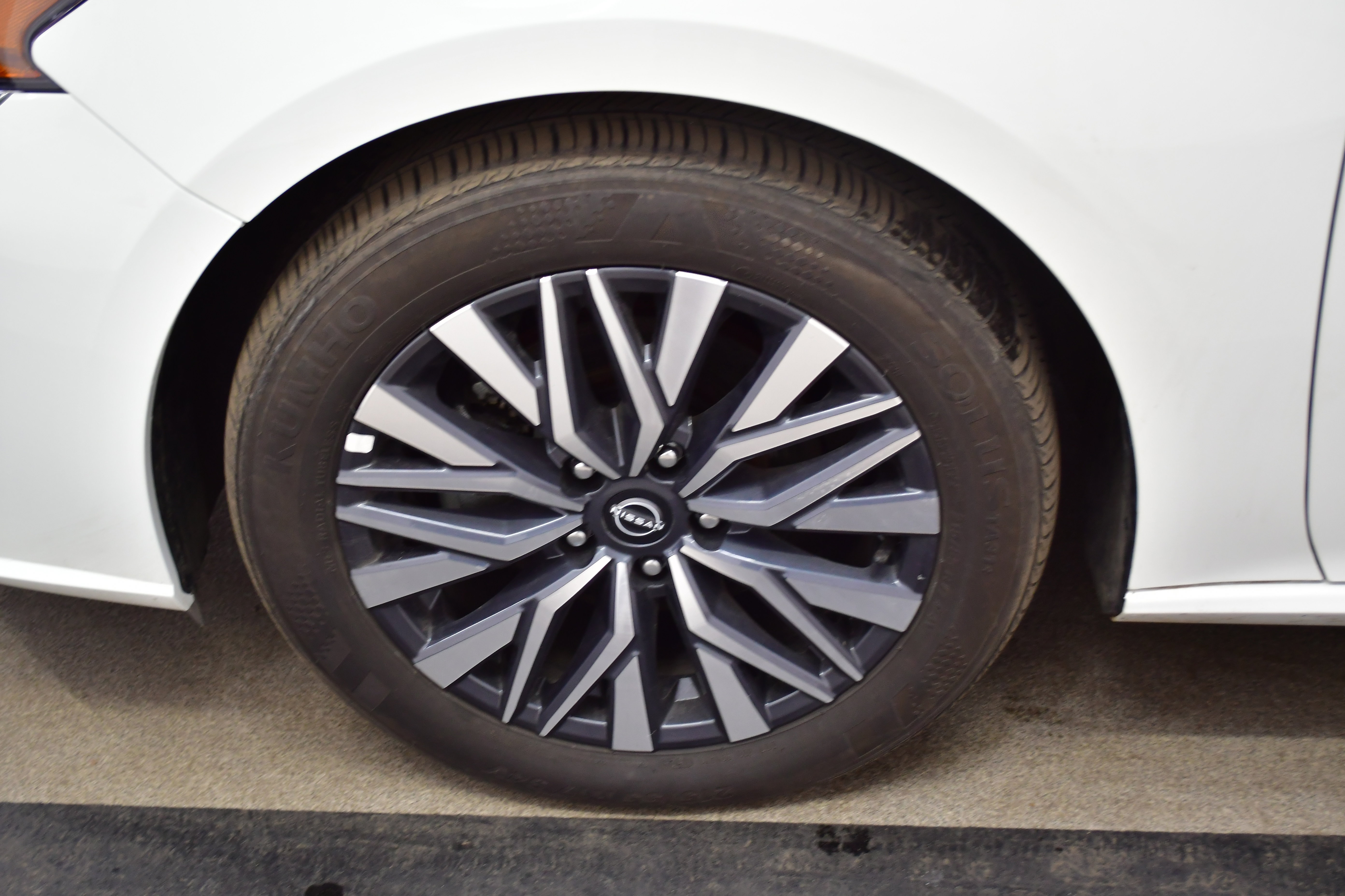 Used 2025 Nissan Altima 2.5 SV image 34