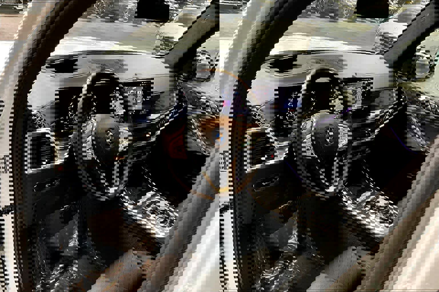 Used 2024 BMW X7 xDrive40i AWD/4WD image 16