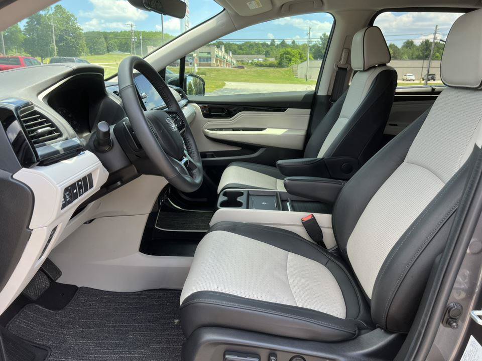 Used 2025 Honda Odyssey Elite image 3