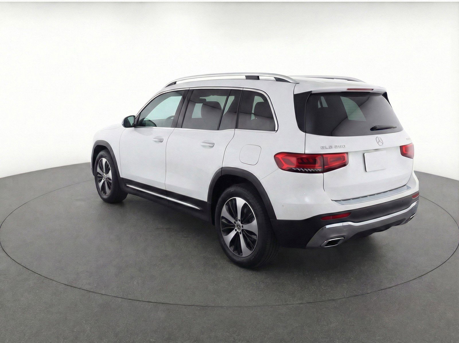 Used 2025 Mercedes-Benz GLB 250 4MATIC image 6