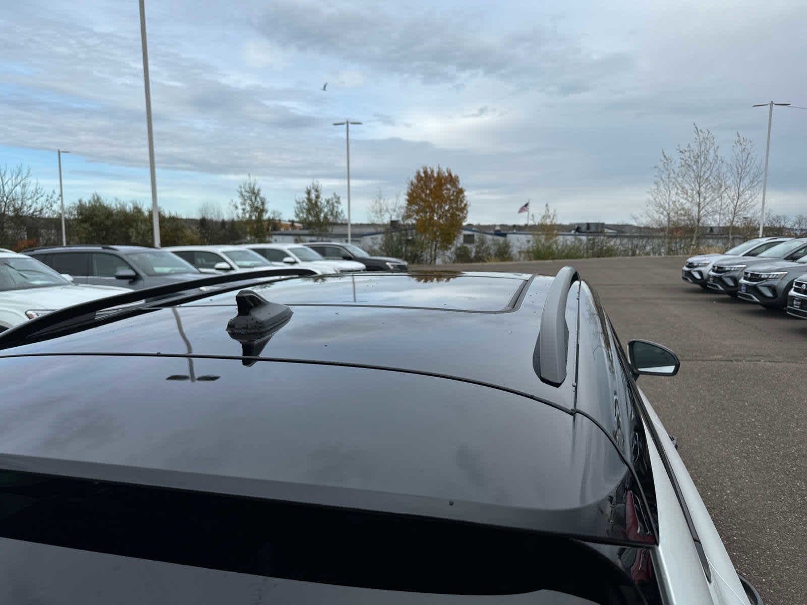 Certified 2024 Volkswagen Taos SE image 2