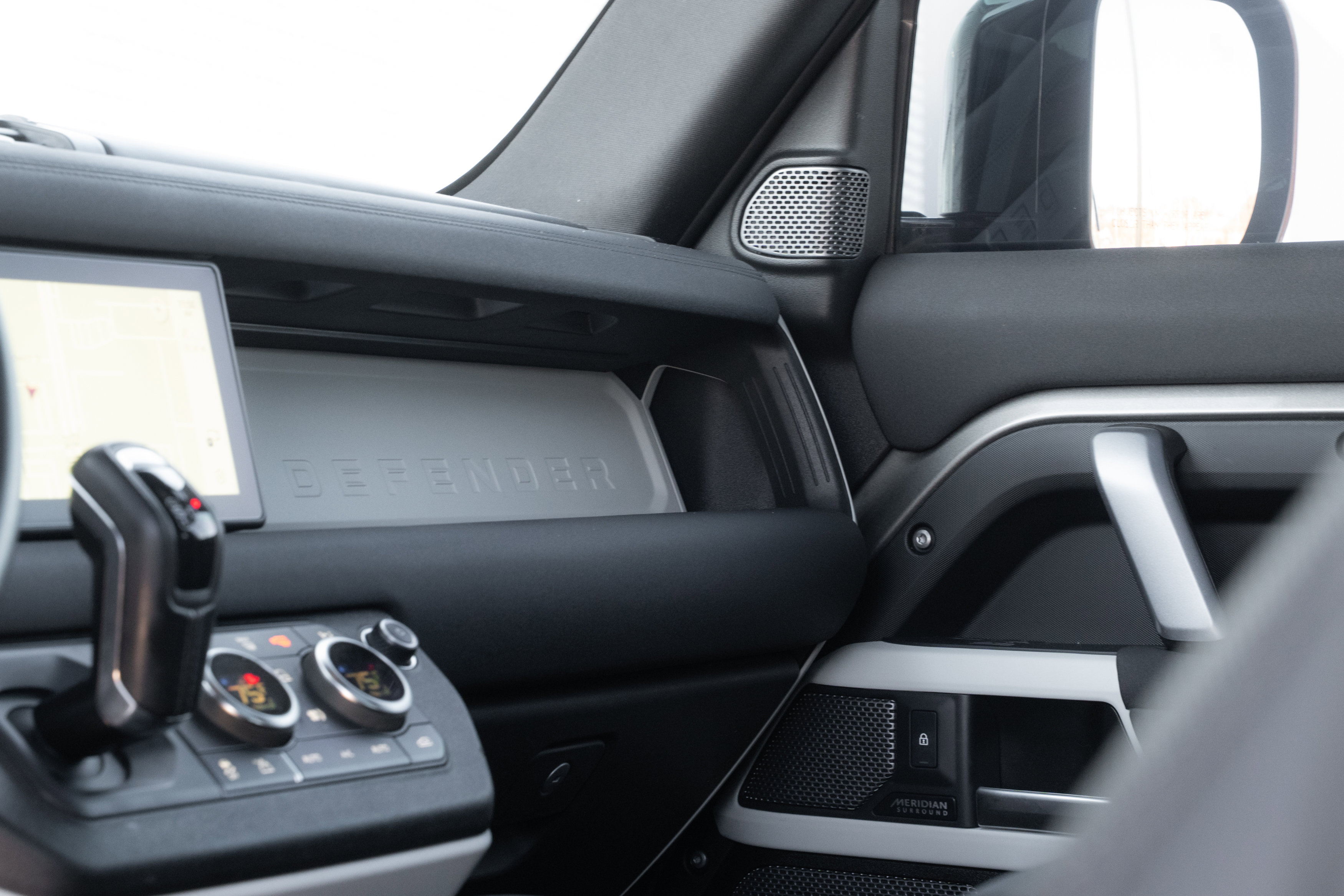 Used 2023 Land Rover Defender 90 X-Dynamic SE image 15