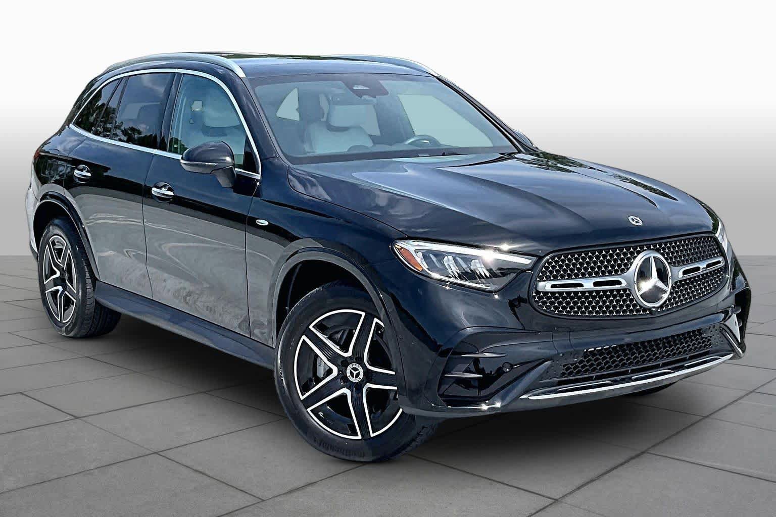 Used 2025 Mercedes-Benz GLC 350e 4MATIC image 3