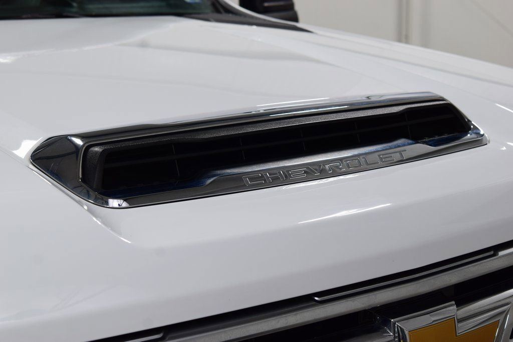 Used 2024 Chevrolet Silverado 3500 High Country w/ Technology Package AWD/4WD image 16
